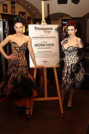 The Sinderellas präsentierten vorab die Ausstellung schon am 14.03.2013 (©Foto:Martin Schmitz)